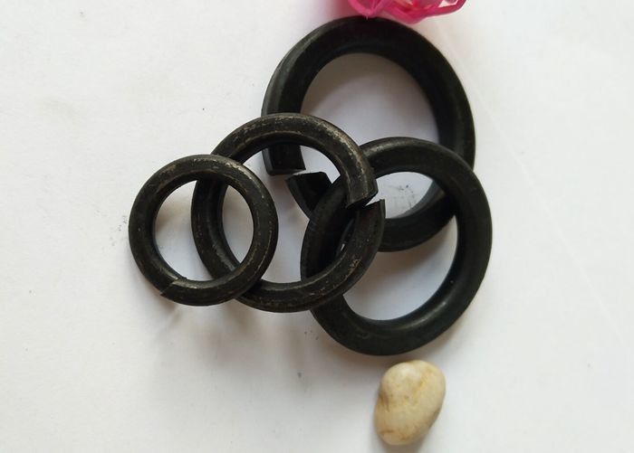 4.8 Laveuse à ressorts en acier plat de haute résistance de couleur noire anti-vibration M5~M56